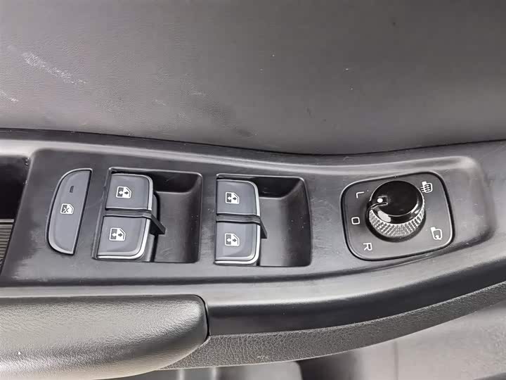 Фото 9 - Bestune B70