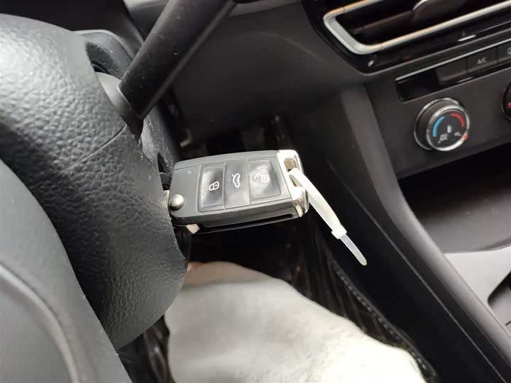 Фото 9 - Volkswagen Lavida