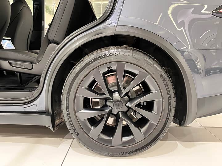 Фото 6 - Tesla Model X