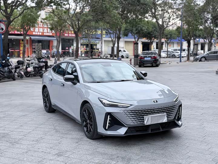 Фото 3 - Changan UNI-V