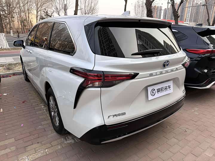 Фото 4 - Toyota Sienna