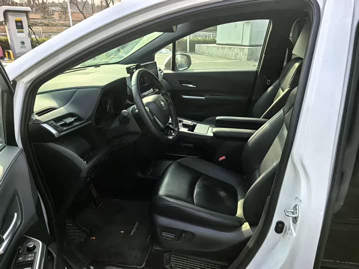 Фото 6 - Toyota Sienna