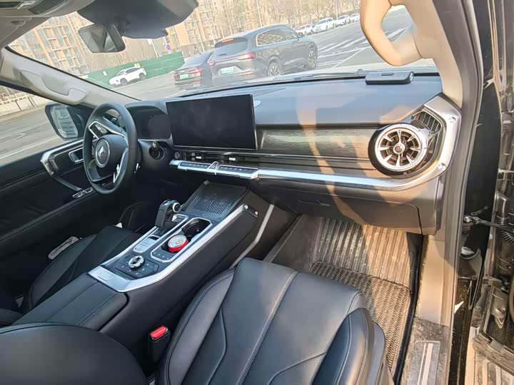 Фото 4 - Tank 400 Hybrid