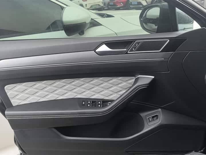 Фото 7 - Volkswagen Magotan