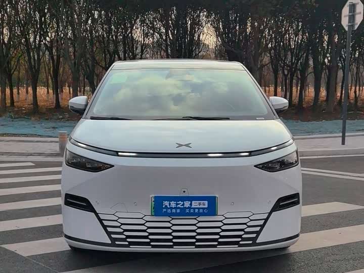 Фото 2 - XPeng X9