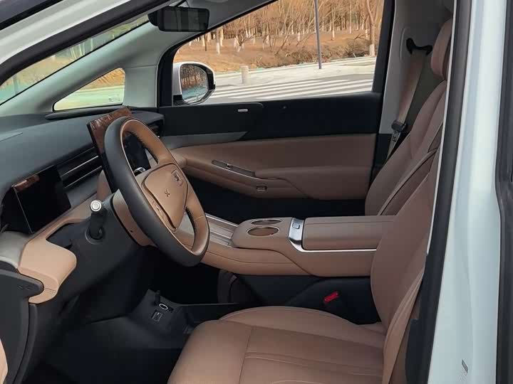 Фото 9 - XPeng X9