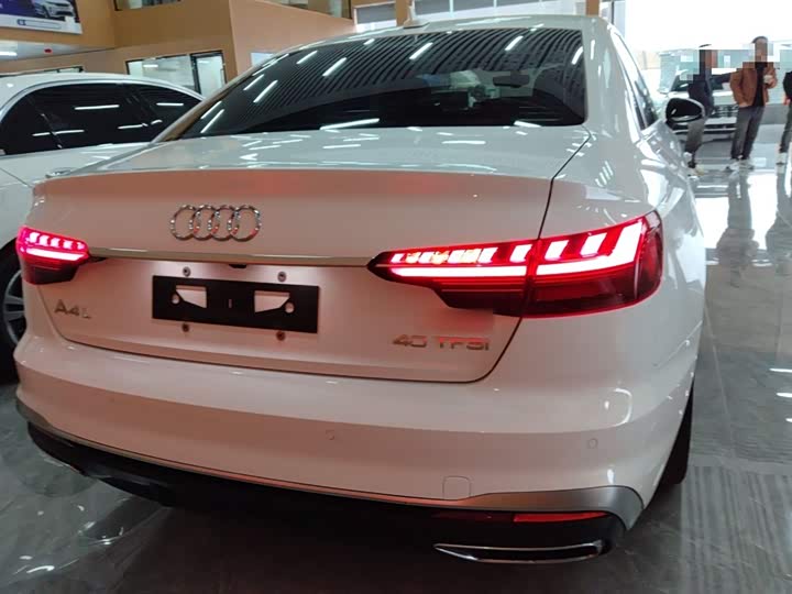 Фото 6 - Audi A4L