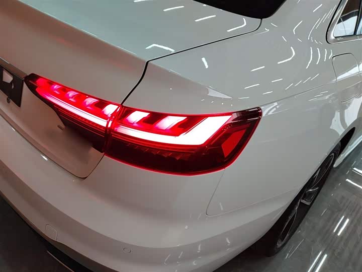 Фото 8 - Audi A4L