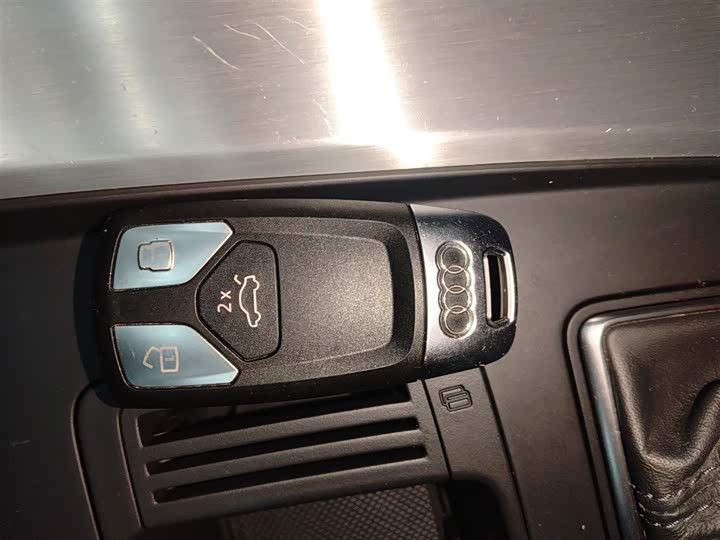 Фото 9 - Audi A4L