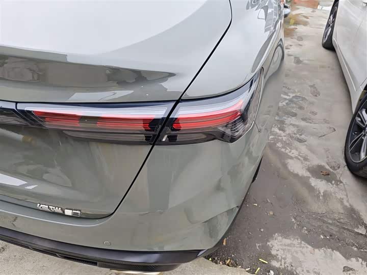 Фото 8 - Geely Binrui