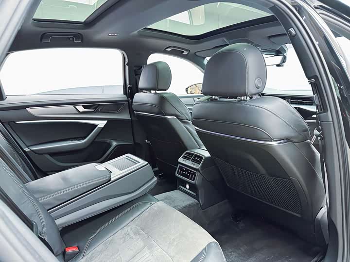 Фото 6 - Audi A6L