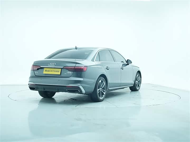 Фото 8 - Audi A4L