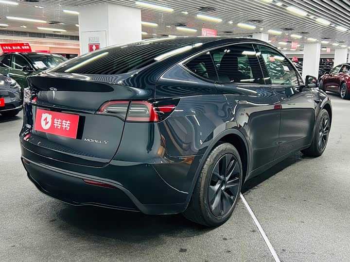 Фото 4 - Tesla Model Y