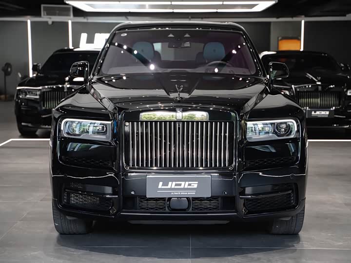Фото 6 - Rolls-Royce Cullinan