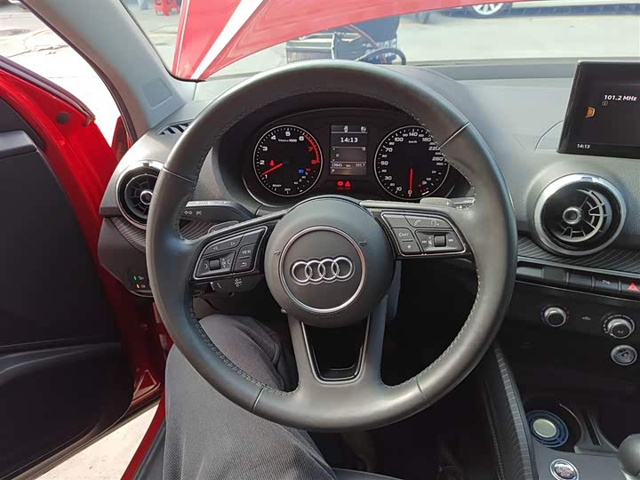 Фото 3 - Audi Q2L
