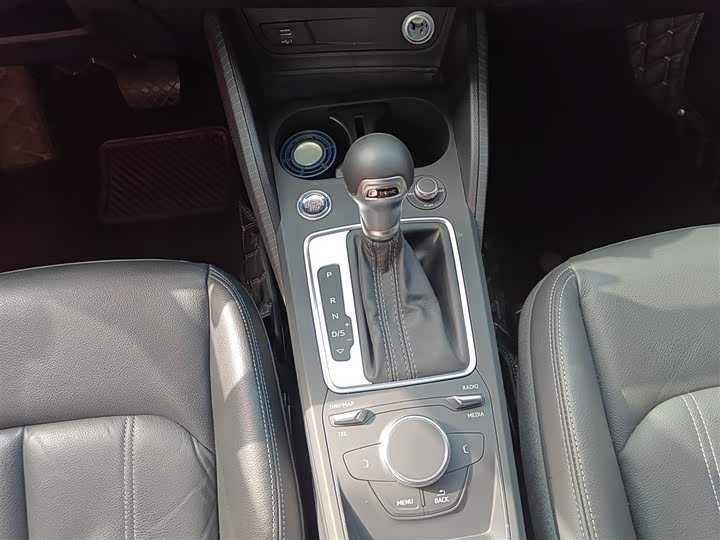 Фото 6 - Audi Q2L