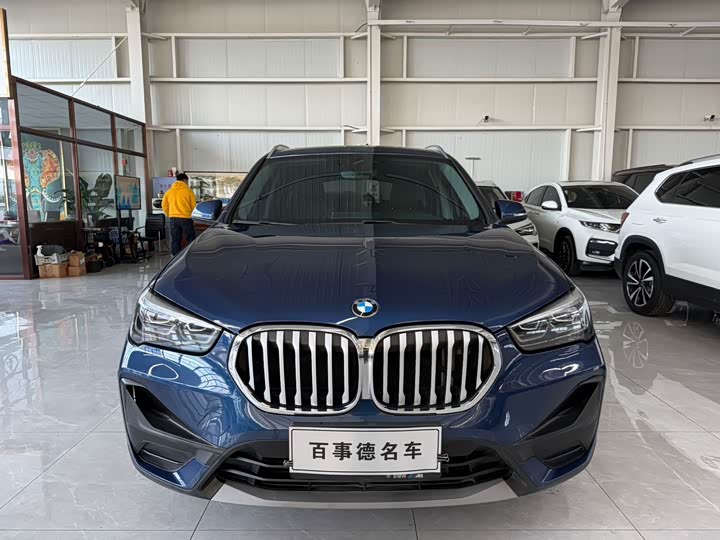Фото 2 - BMW X1