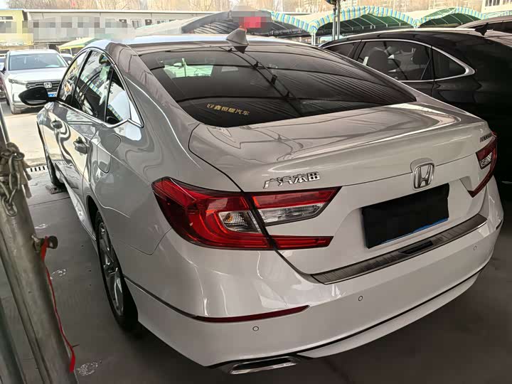 Фото 4 - Honda Accord