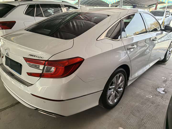 Фото 6 - Honda Accord