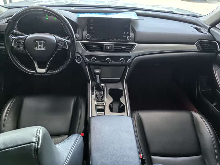 Фото 8 - Honda Accord