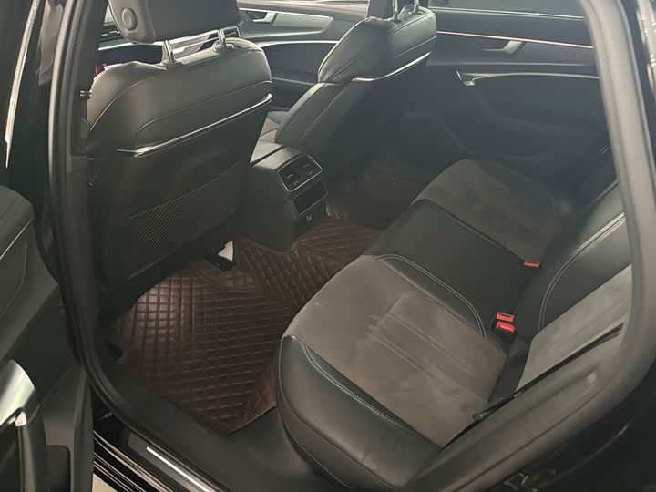 Фото 7 - Audi A6L