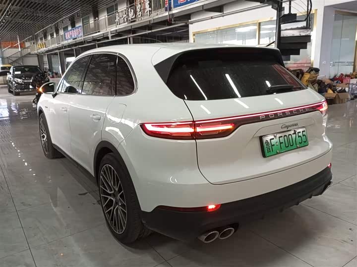 Фото 5 - Porsche Cayenne Hybrid