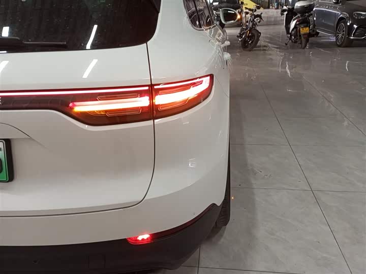 Фото 8 - Porsche Cayenne Hybrid