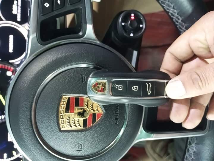 Фото 9 - Porsche Cayenne Hybrid