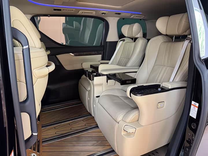 Фото 8 - Toyota Alphard