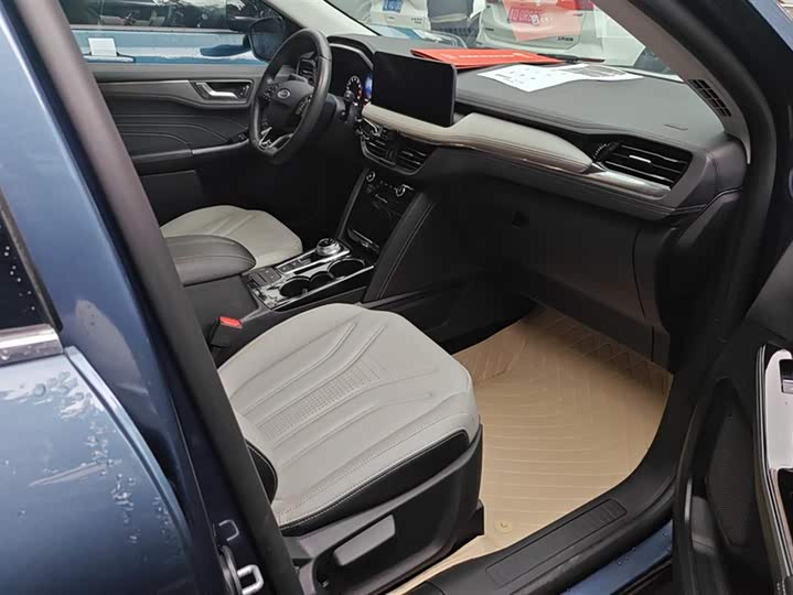 Фото 8 - Ford Escape