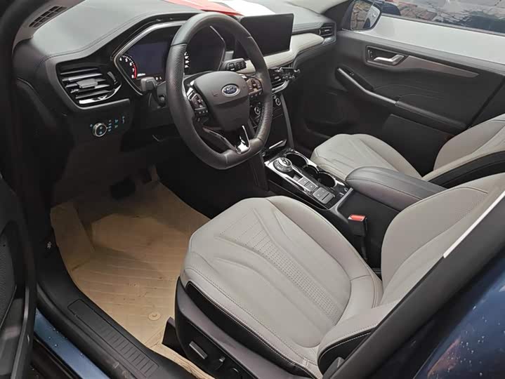 Фото 9 - Ford Escape