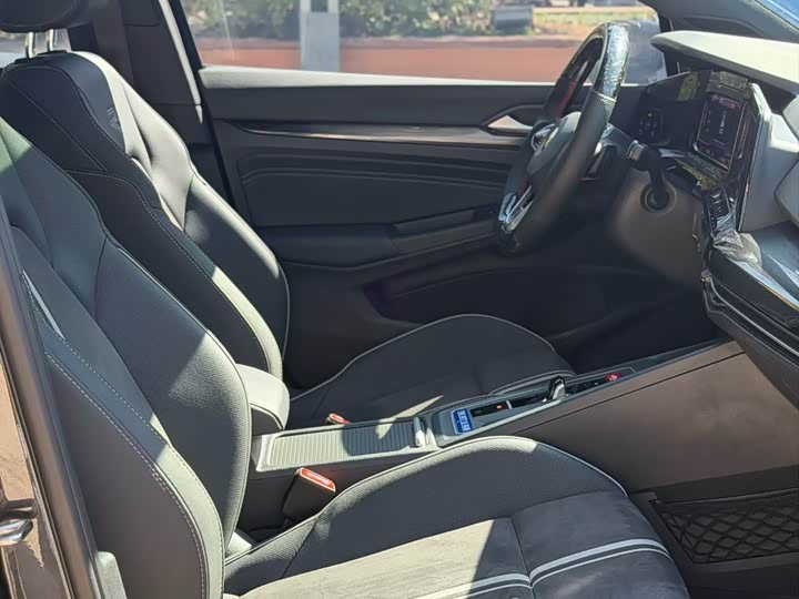 Фото 4 - Volkswagen Golf