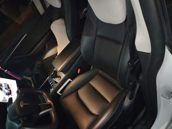 Фото 8 - Tesla Model Y