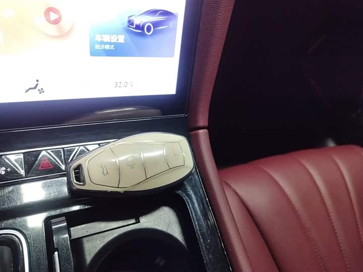 Фото 9 - Hongqi H5