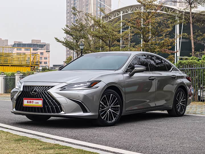 Фото 2 - Lexus ES