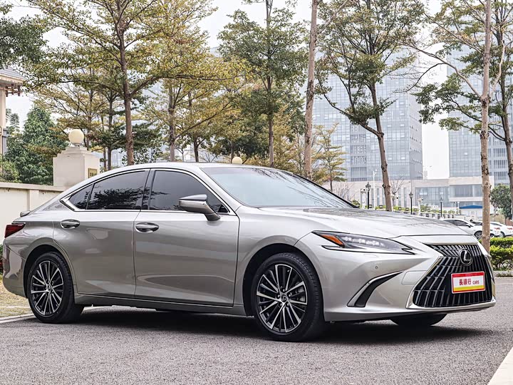 Фото 5 - Lexus ES