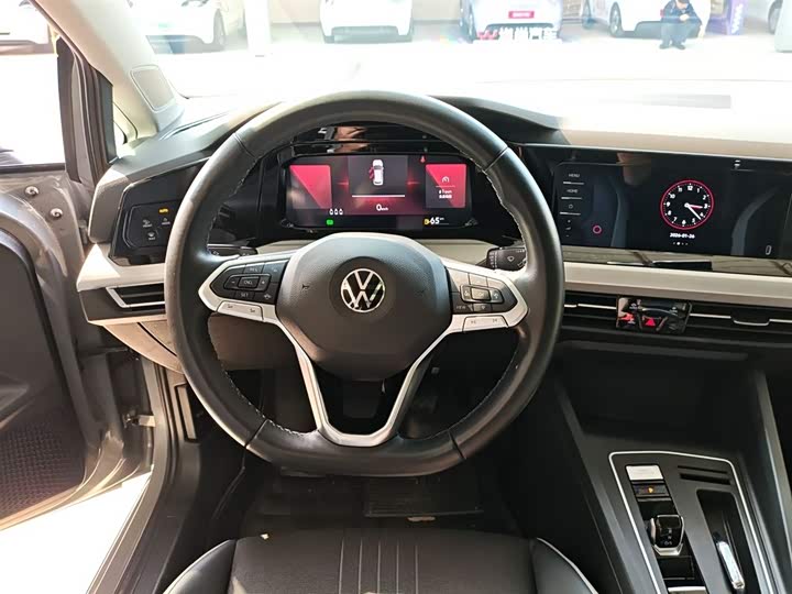 Фото 3 - Volkswagen Golf