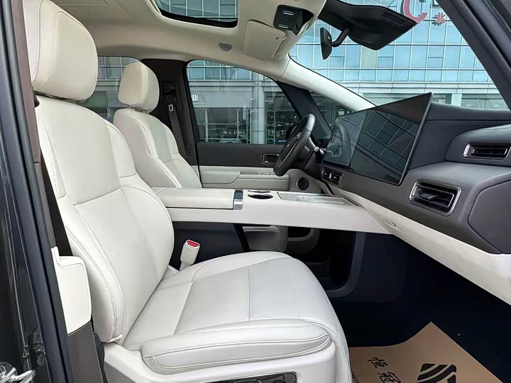 Фото 8 - LiXiang Mega