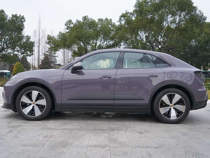 Фото 3 - Porsche Macan EV