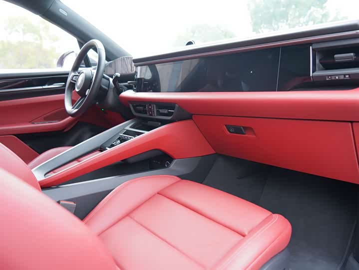 Фото 6 - Porsche Macan EV