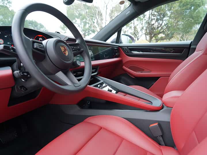 Фото 8 - Porsche Macan EV