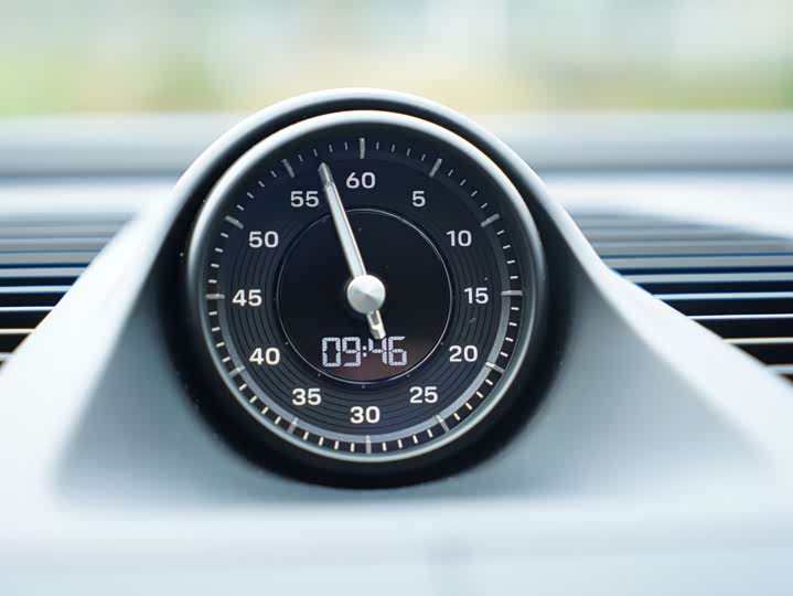 Фото 9 - Porsche Macan EV