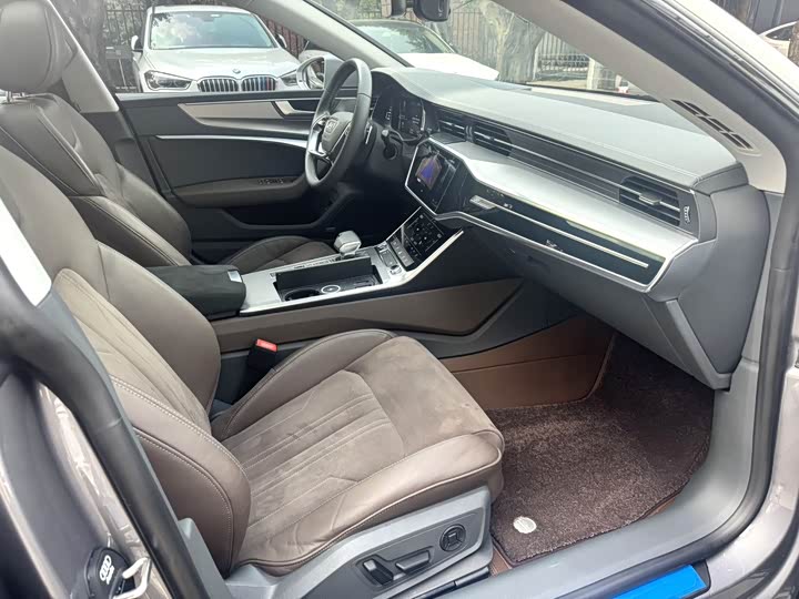 Фото 4 - Audi A7L