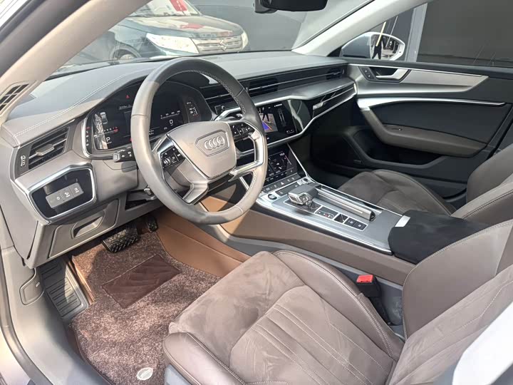 Фото 6 - Audi A7L
