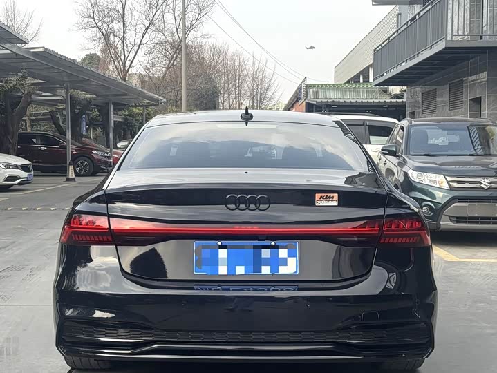 Фото 8 - Audi A7L