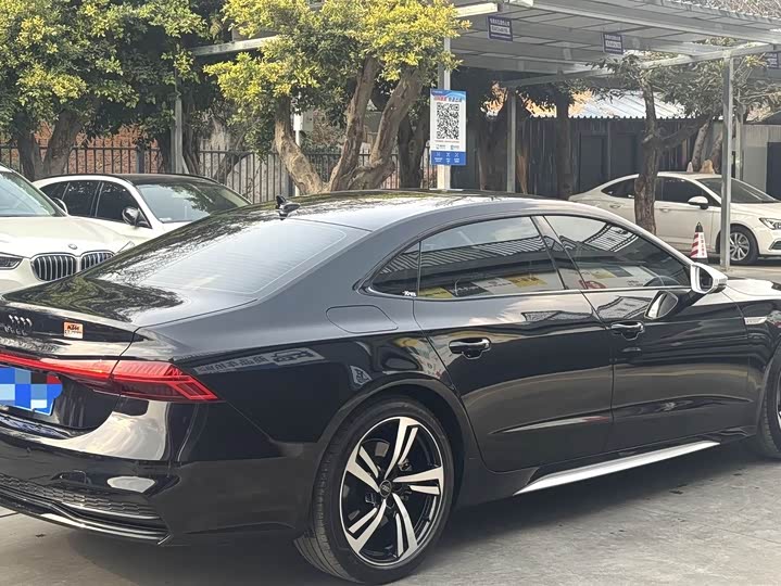 Фото 9 - Audi A7L