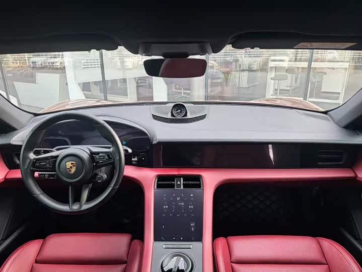 Фото 7 - Porsche Taycan