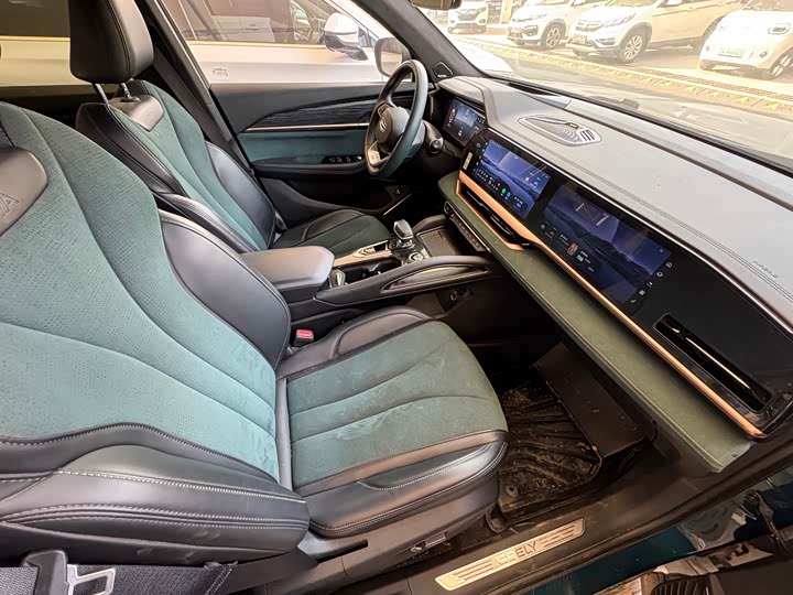 Фото 3 - Geely Monjaro