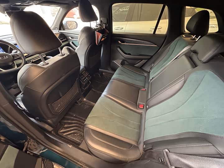 Фото 6 - Geely Monjaro