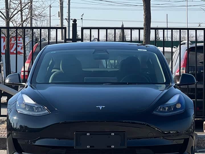 Фото 1 - Tesla Model 3